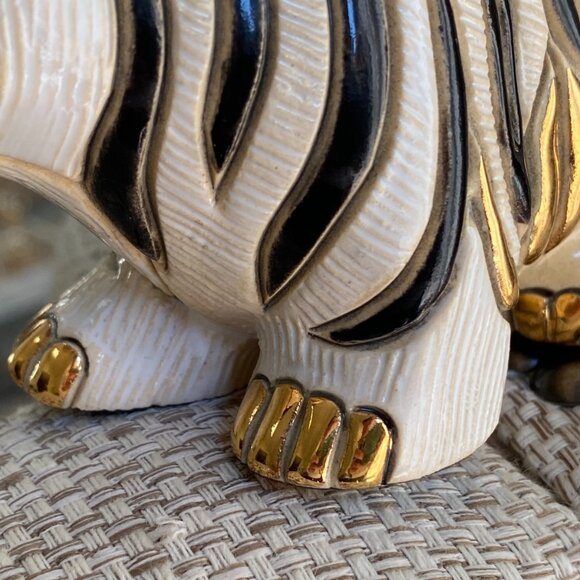 White Tiger - De Rosa Collection #773 - Hand Carved and Painted Ceramic Figurine - Picture 6 of 10